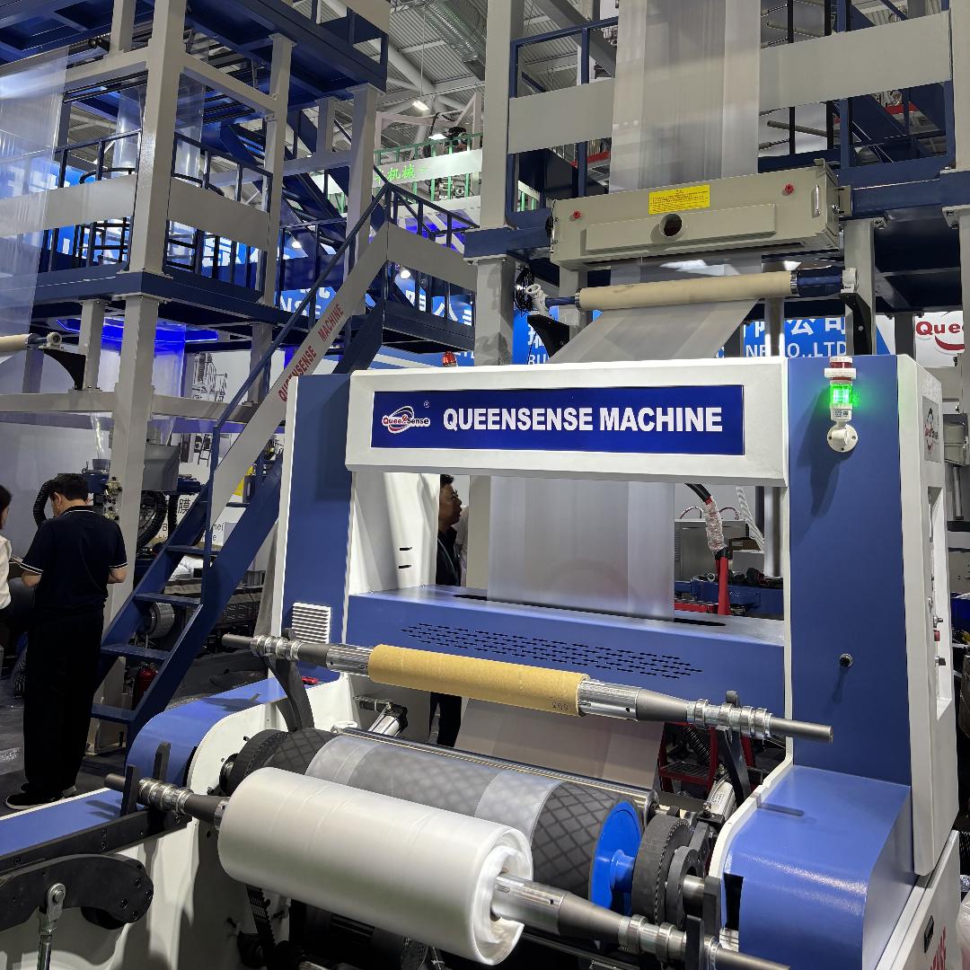 ¡Inspeccionamos nuevos equipos en la exposición y continuamos mejorando nuestra productividad!